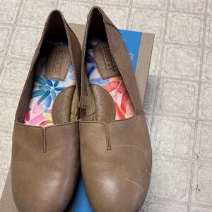 Born Women's Brown Leather Flats